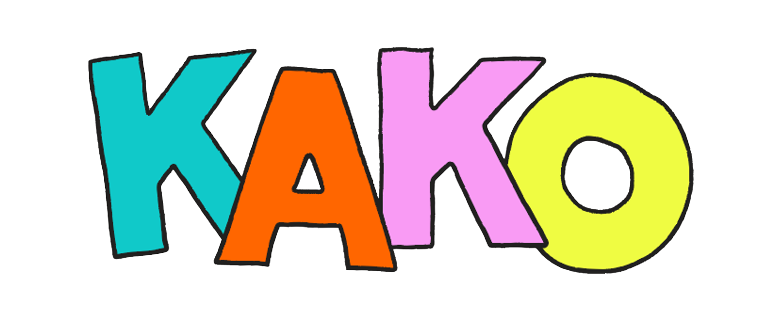 Logo KAKO qui s'écrit K, A, K, O. Logo très coloré, enfantin, avec du bleu, du orange, du rose et du jaune. Les lettres se chevauchent comme des jeux d'enfants que l'on empile.